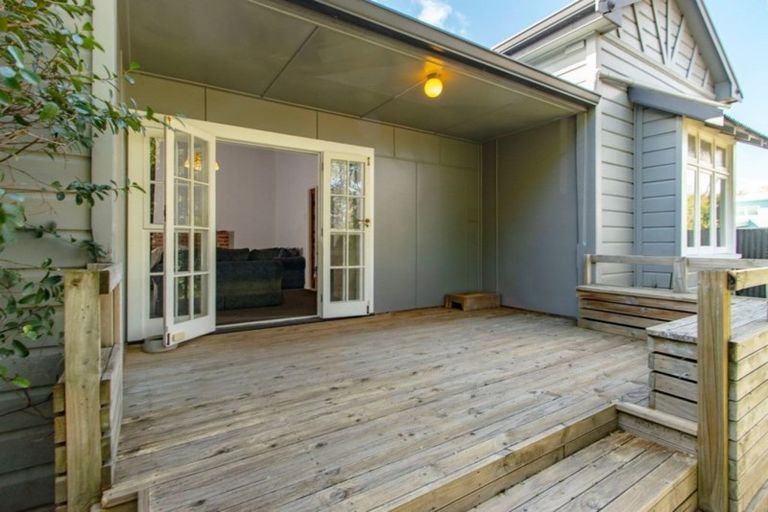 Photo of property in 99 Wellesley Road, Napier South, Napier, 4110