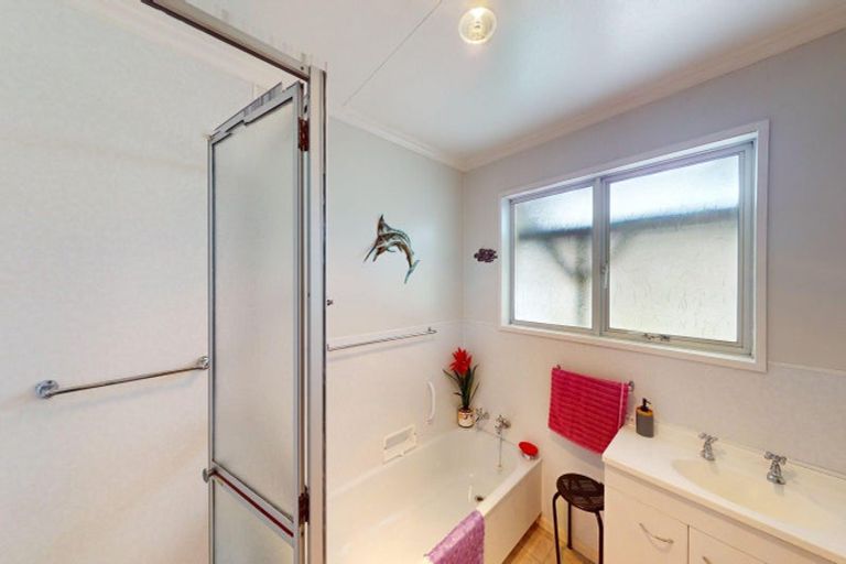 Photo of property in 1 Saint Annes Street, Levin, 5510