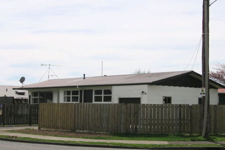 Photo of property in 17 Fenruss Street, Fairy Springs, Rotorua, 3015