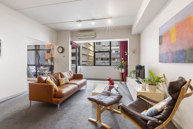 Photo of property in Gerondis Bldg Apartments, 402/60 Willis Street, Wellington Central, Wellington, 6011