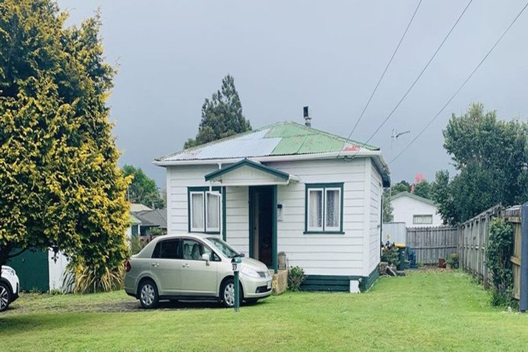 Photo of property in 1/27 Railway Street West, Papakura, 2110