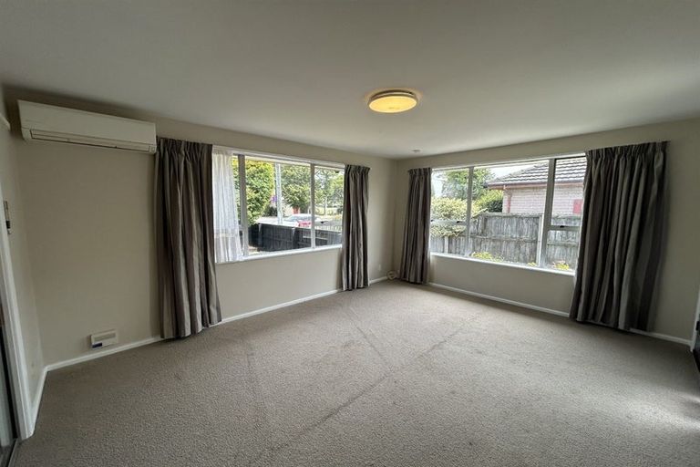 Photo of property in 2/19 Sturrocks Road, Redwood, Christchurch, 8051