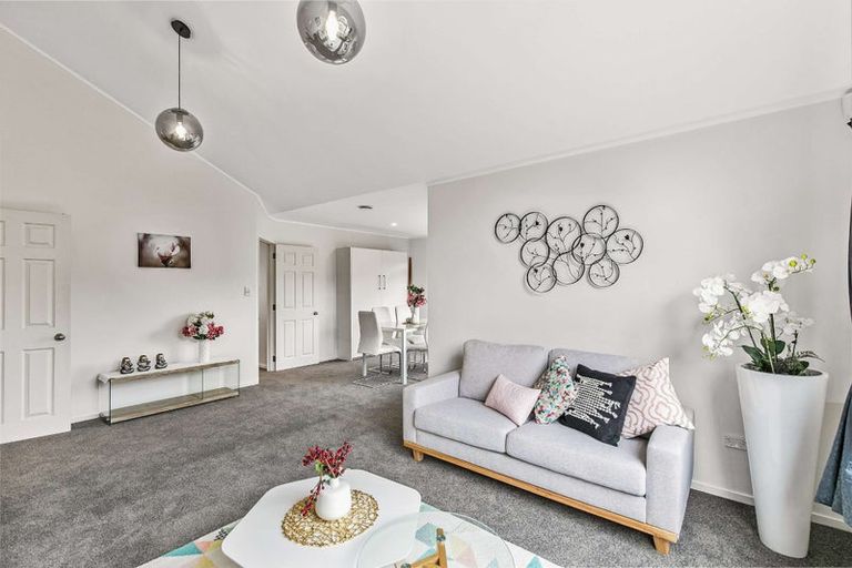 Photo of property in 9 Picasso Drive, West Harbour, Auckland, 0618