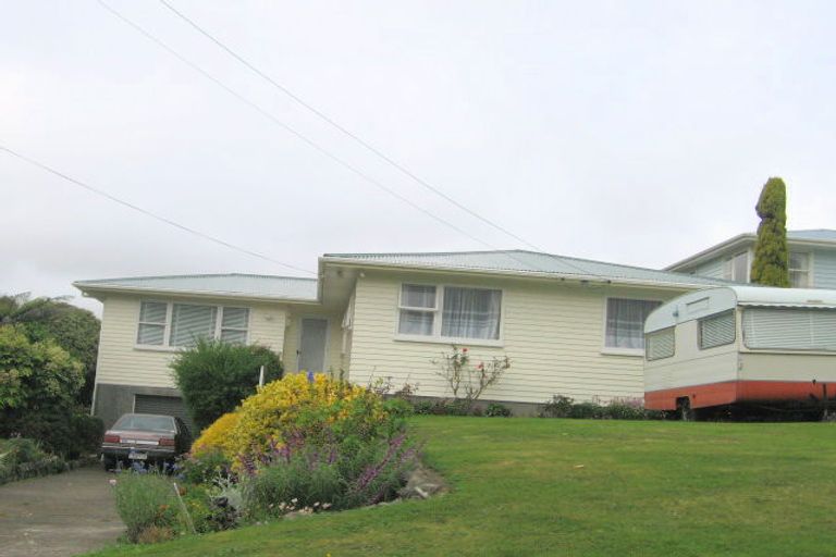 Photo of property in 5 Saint Edmund Crescent, Tawa, Wellington, 5028
