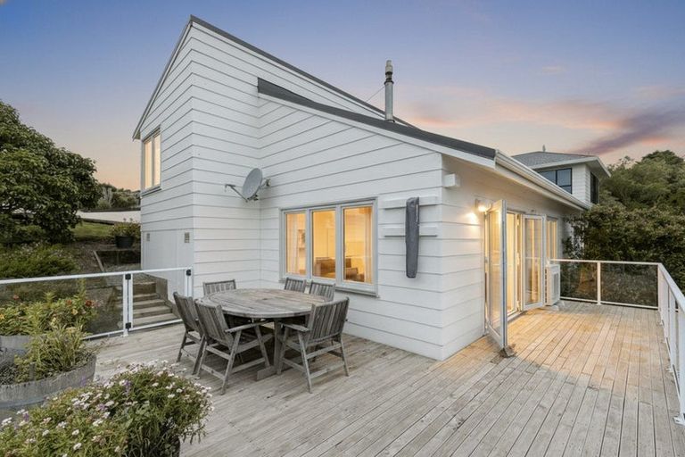 Photo of property in 5 Trinidad Crescent, Grenada Village, Wellington, 6037