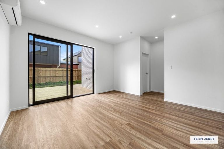 Photo of property in 38 Stableford Crescent, Opaheke, 2113