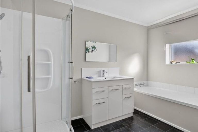 Photo of property in 35 Nottingham Drive, Hamilton East, Hamilton, 3216