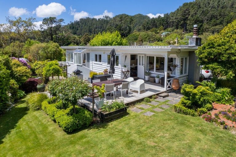 Photo of property in 33 Jocelyn Crescent, Pinehaven, Upper Hutt, 5019