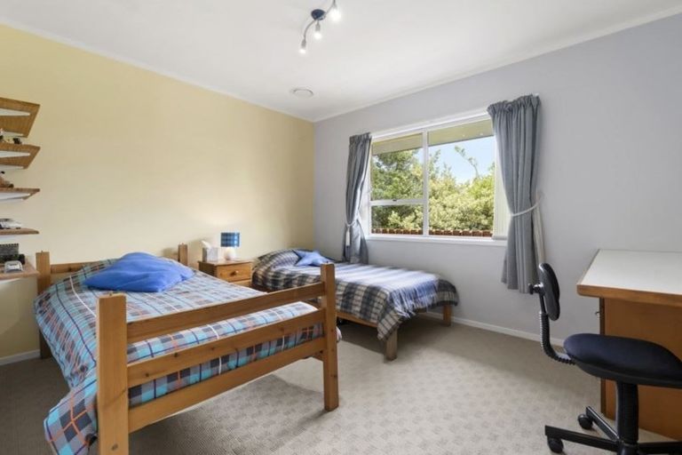 Photo of property in 31 Calman Place, Chatswood, Auckland, 0626