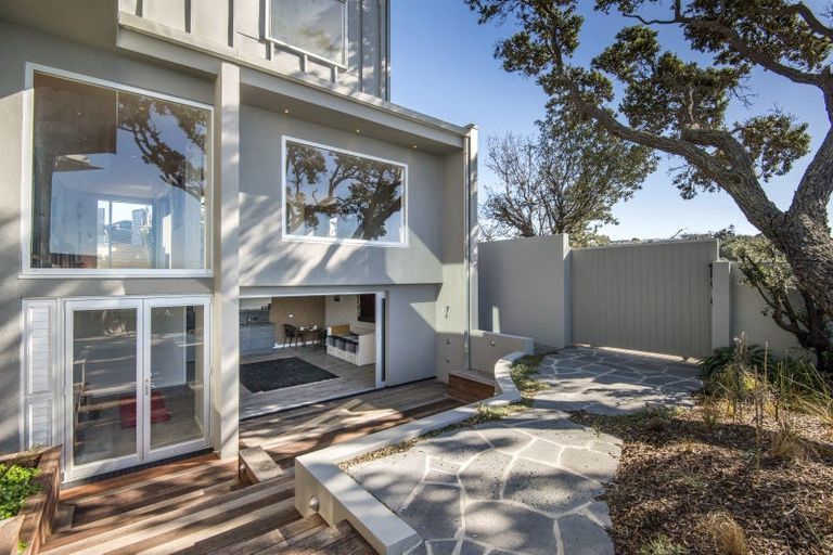Photo of property in 67 Rothesay Bay Road, Rothesay Bay, Auckland, 0630