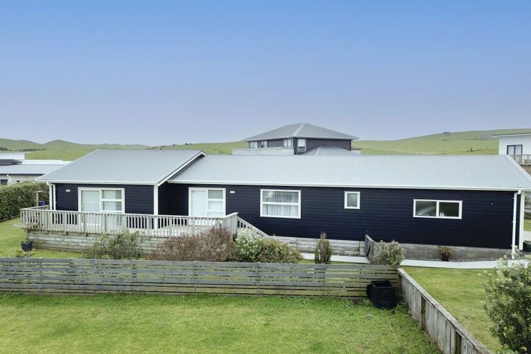 Photo of property in 3 Tua Tua Place, Baylys Beach, Dargaville, 0377