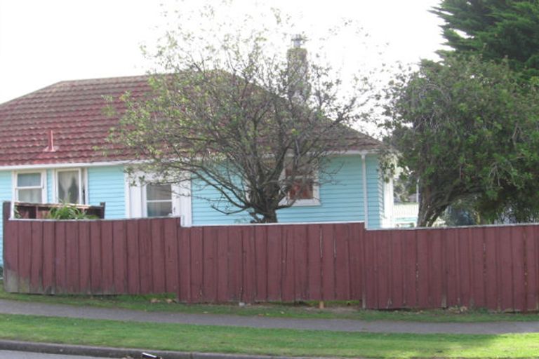 Photo of property in 2 Bedford Street, Cannons Creek, Porirua, 5024