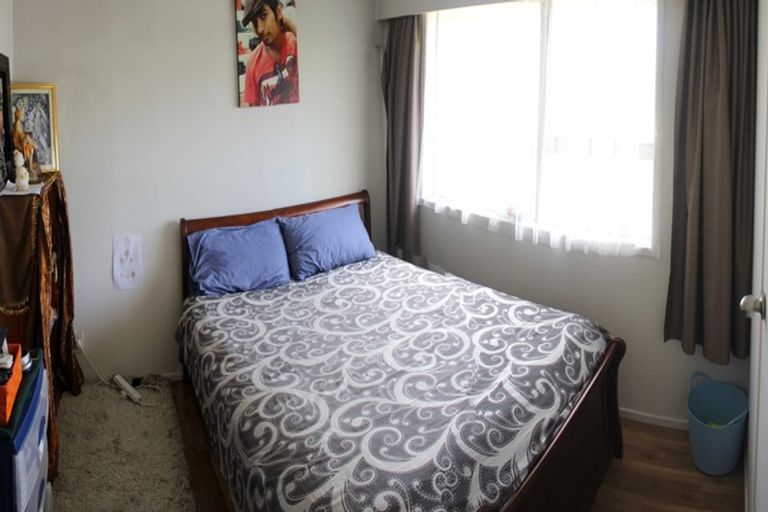 Photo of property in 1/4 Tusac Place, Totara Vale, Auckland, 0627