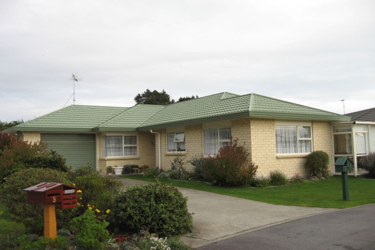 Photo of property in 11 Villa Grove, Paraparaumu, 5032