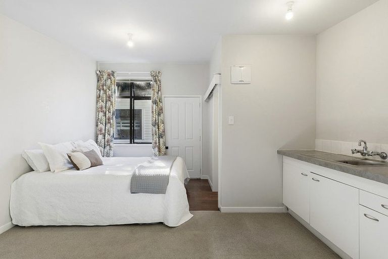 Photo of property in 493 Karaka Bay Road, Karaka Bays, Wellington, 6022