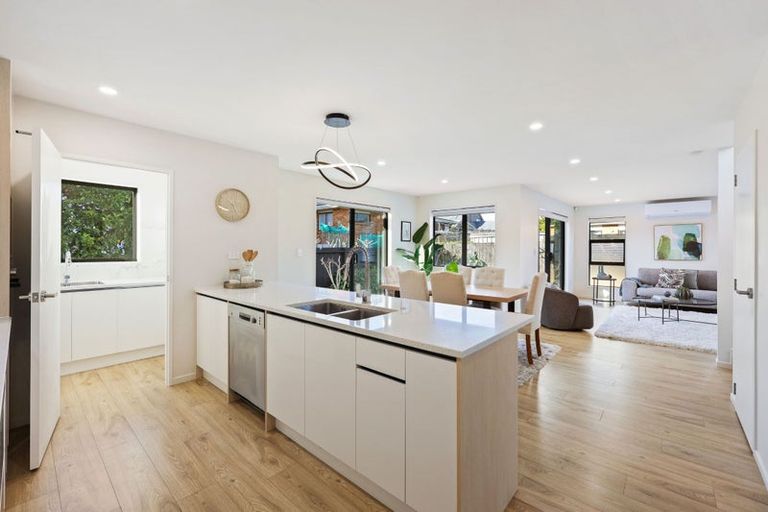 Photo of property in 33a Jillteresa Crescent, Half Moon Bay, Auckland, 2012