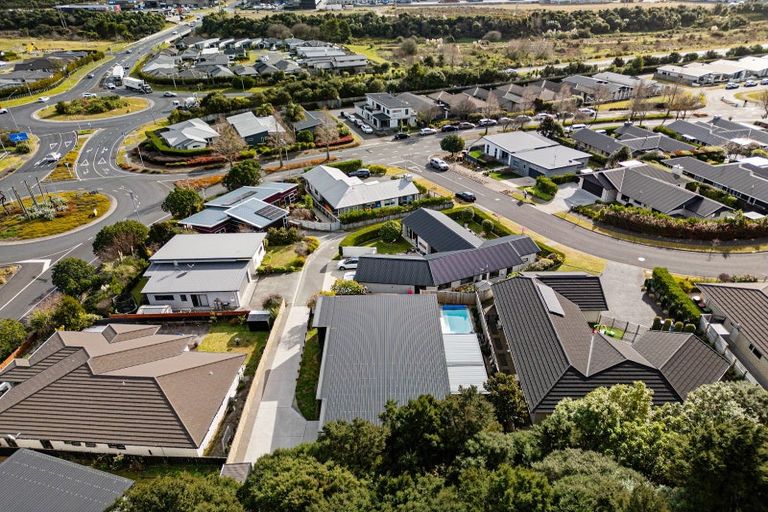 Photo of property in 10 Ellesmere Close, Pyes Pa, Tauranga, 3112