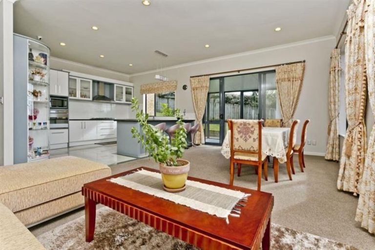 Photo of property in 13 Spoonbill Place, Unsworth Heights, Auckland, 0632