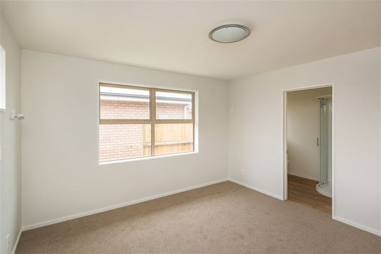 Photo of property in 2 John Morel Place, Parklands, Christchurch, 8083