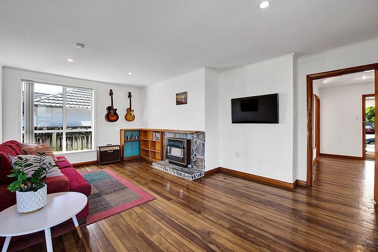 Photo of property in 62 Lismore Street, Merrilands, New Plymouth, 4312