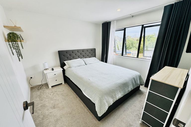 Photo of property in 64a Rosewarne Crescent, Glendene, Auckland, 0602