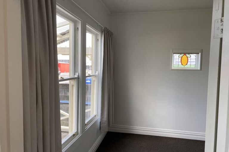 Photo of property in 11 Edgeware Road, Palmerston North, 4410