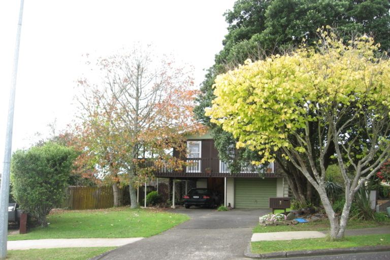 Photo of property in 12 Leewood Place, Pakuranga Heights, Auckland, 2010