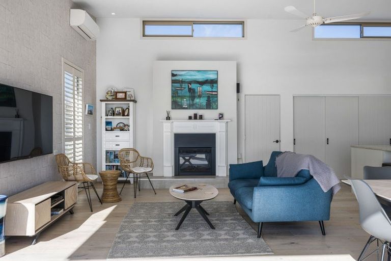 Photo of property in 16 Crispe Road, Clarks Beach, 2122