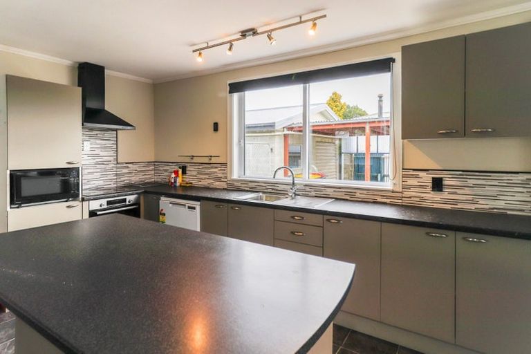 Photo of property in 30 Kilmarnock Street, Wallacetown, 9816