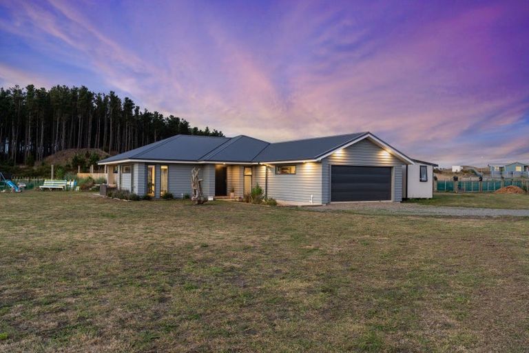 Photo of property in 21 Mowhia Grove, Waitarere, Levin, 5510