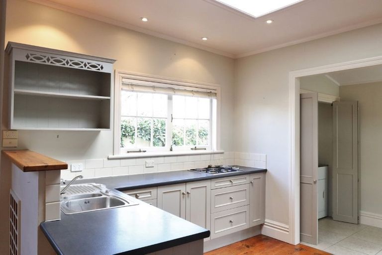 Photo of property in 2/21 Cowper Street, Devonport, Auckland, 0624