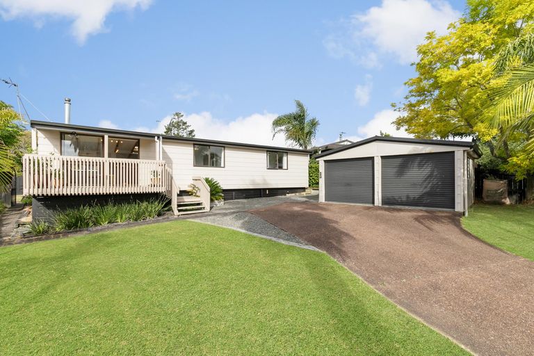 Photo of property in 165 Carnoustie Drive, Wattle Downs, Auckland, 2103