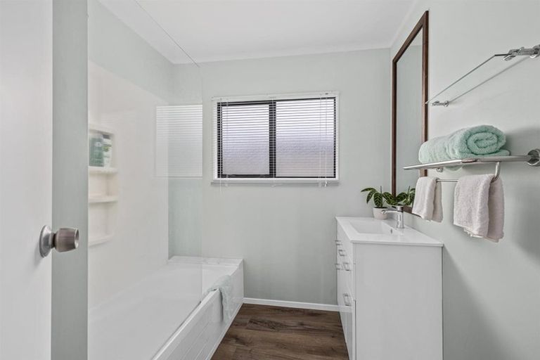 Photo of property in 35b Parakai Avenue, Parakai, 0830