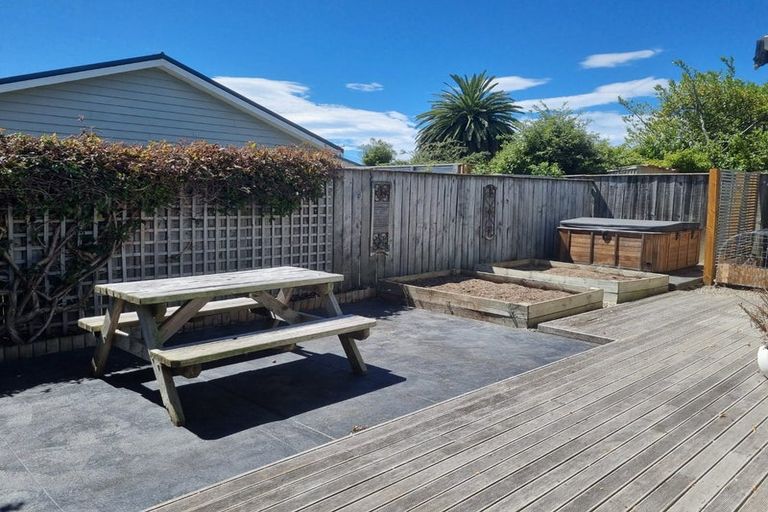 Photo of property in 8 Sackville Street, Martinborough, 5711
