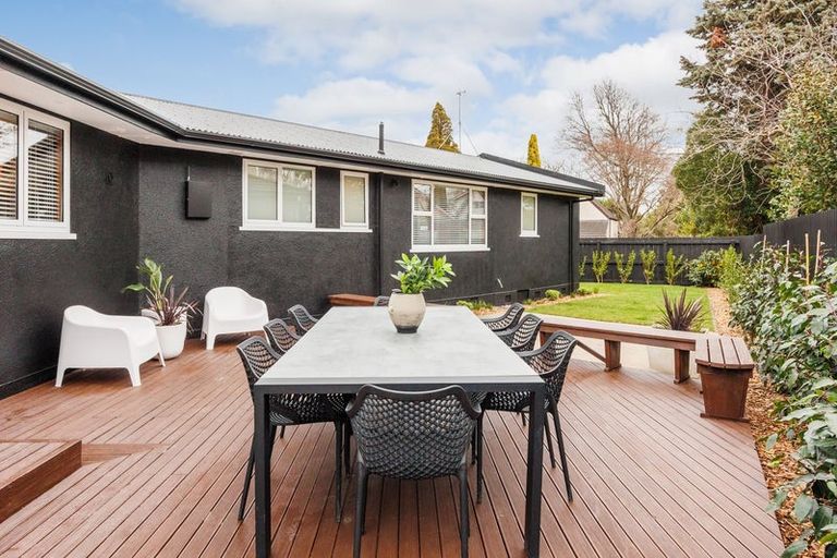 Photo of property in 23 Saint Albans Avenue, Hokowhitu, Palmerston North, 4410