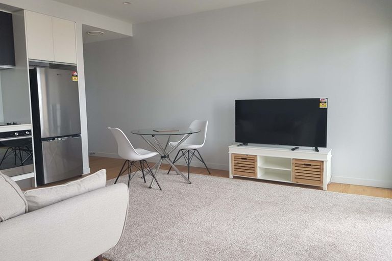 Photo of property in Frank Sargeson Apts, 404/74 Anzac Street, Takapuna, Auckland, 0622