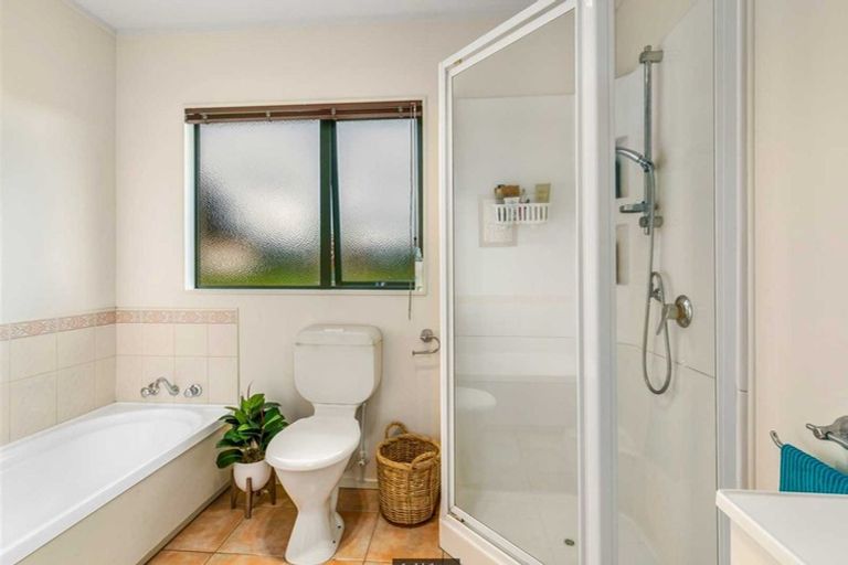 Photo of property in 9 San Fernando Way, Henderson, Auckland, 0612