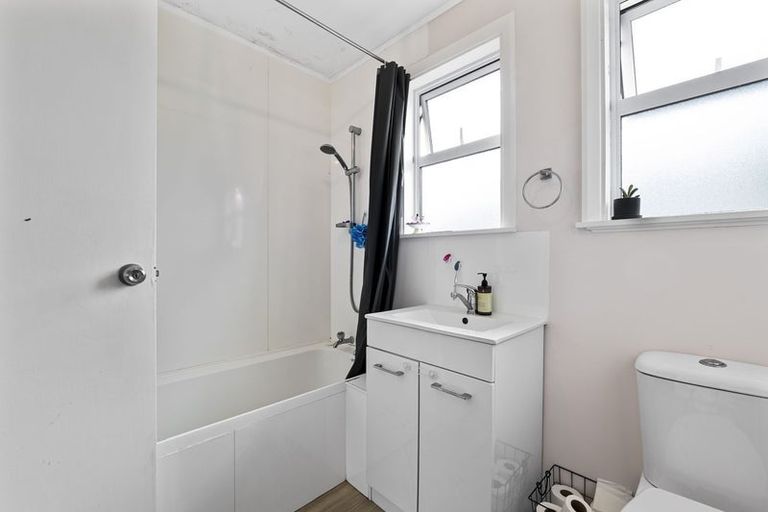 Photo of property in 1/324 Carrington Street, Vogeltown, New Plymouth, 4310