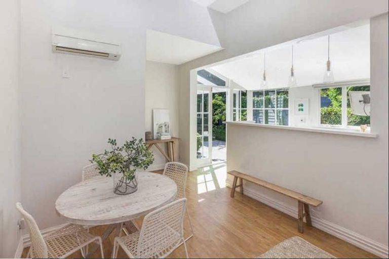 Photo of property in 52a Onslow Street, St Albans, Christchurch, 8014