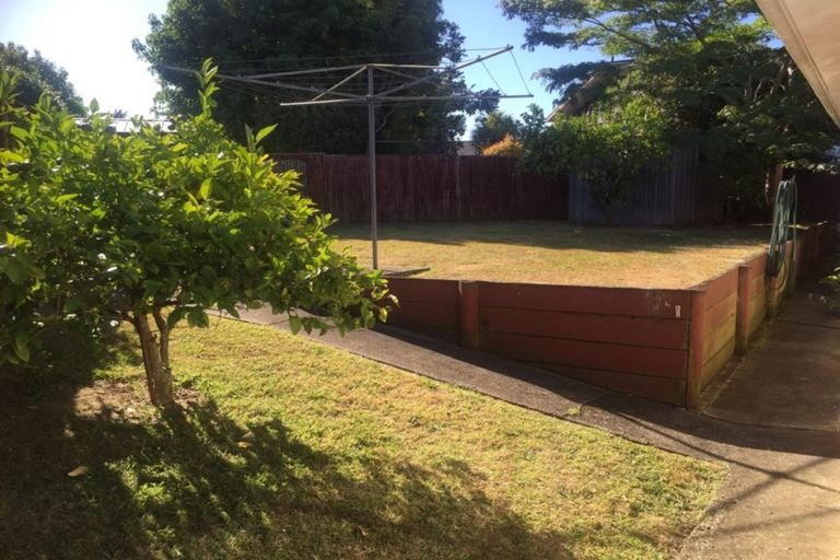 Photo of property in 61 Luton Avenue, Sunnyhills, Auckland, 2010