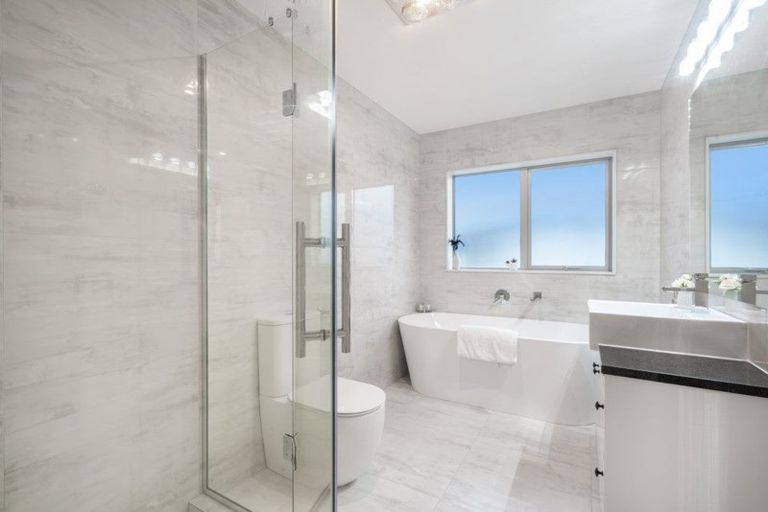 Photo of property in 6 Rauaruhe Road, Karaka, Papakura, 2113