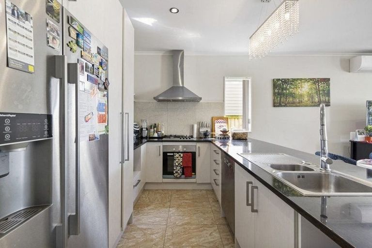 Photo of property in 31 Popokatea Drive, Takanini, 2112