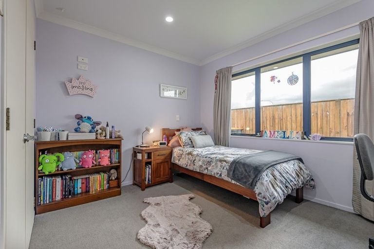 Photo of property in 186 Pacific Drive, Fitzherbert, Palmerston North, 4410