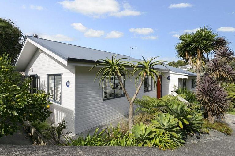 Photo of property in 17 Longview Rise, Massey, Auckland, 0614