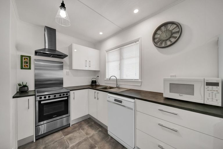 Photo of property in 60 Egmont Street, Hawera, 4610