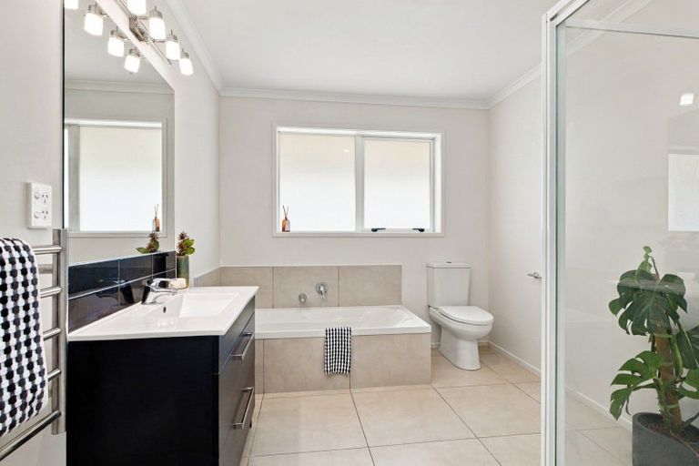 Photo of property in 3 Carex Close, Pyes Pa, Tauranga, 3112