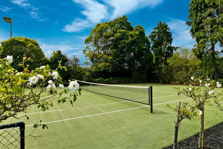 Photo of property in 9 Birchwood Grove, Greenhithe, Auckland, 0632