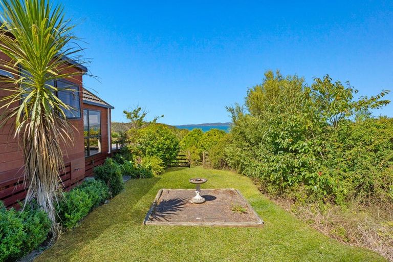 Photo of property in 14 Kotare Place, Sandspit, Warkworth, 0982