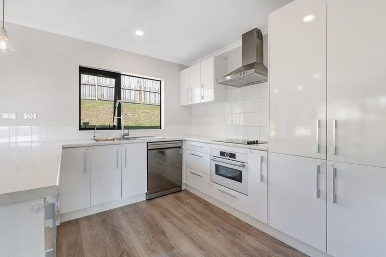 Photo of property in 15 Black Teal Close, Unsworth Heights, Auckland, 0632