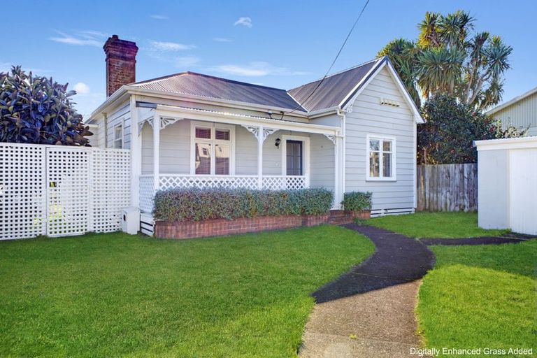 Photo of property in 131 Lemon Street, New Plymouth, 4312